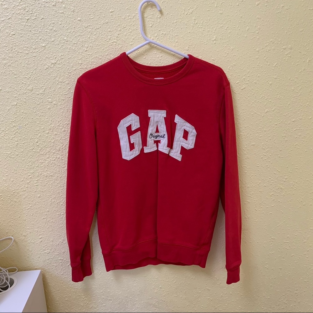 red gap sweater